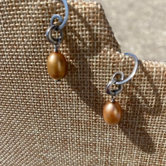 Silpapa Sterling Silver with Gold Pearl Earrings - Picture 3 of 3